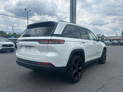 2023 Jeep Grand Cherokee Laredo