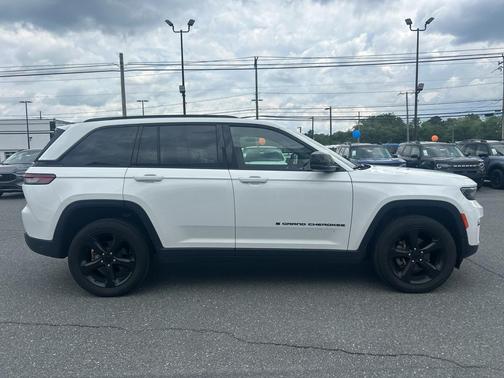 2023 Jeep Grand Cherokee Laredo