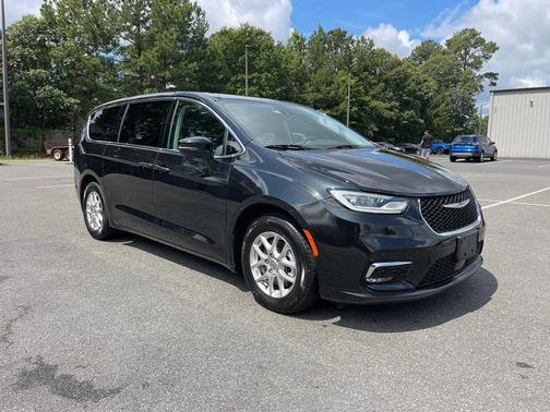 2023 Chrysler Pacifica Touring-L