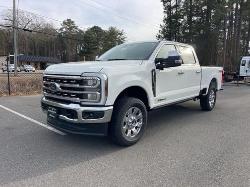 Star White 2026 Ford F-350 Lariat Super Duty
