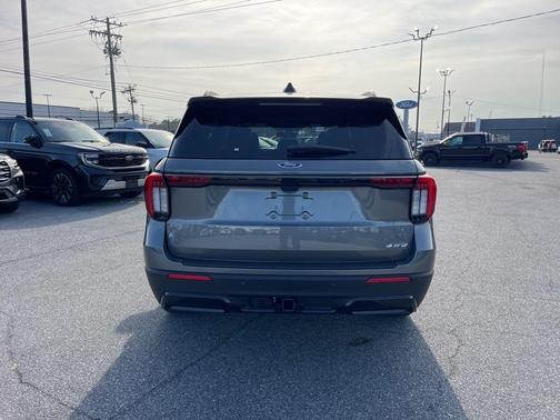 Gray Metallic 2026 Ford Explorer ST-Line