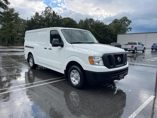 2017 Nissan NV Cargo NV2500 HD SV V6/SV V8