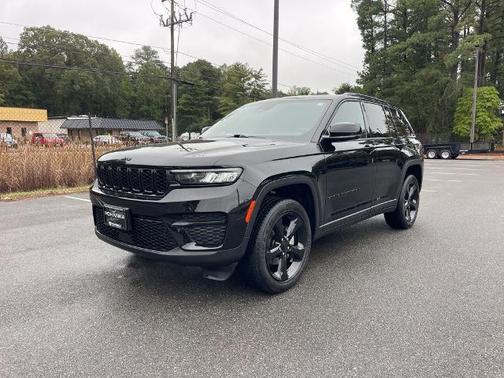2023 Jeep Grand Cherokee LAREDO