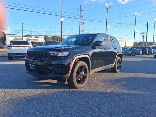 2023 Jeep Grand Cherokee LAREDO