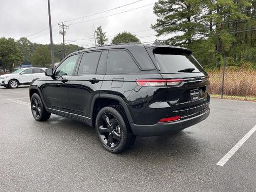 2023 Jeep Grand Cherokee LAREDO
