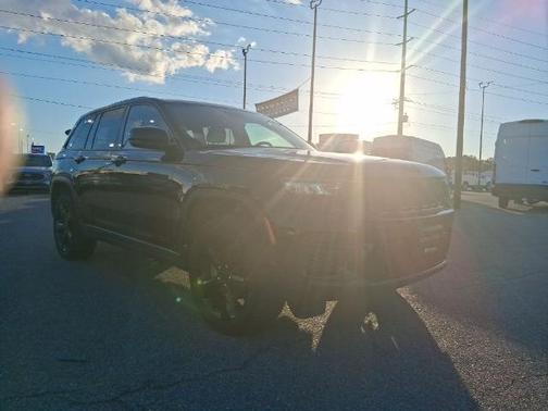2023 Jeep Grand Cherokee LAREDO