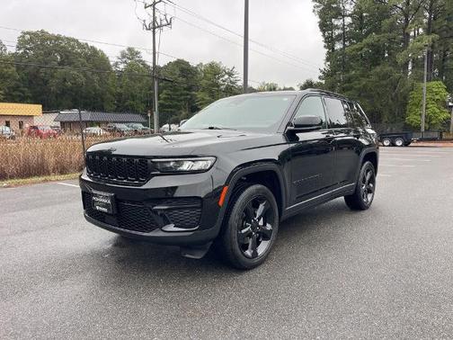 2023 Jeep Grand Cherokee LAREDO