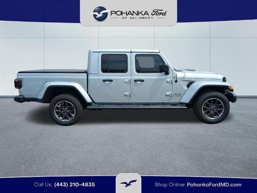 Silver Zynith Clearcoat 2023 Jeep Gladiator OVERLAND