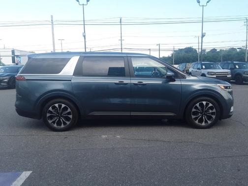 2022 Kia Carnival EX