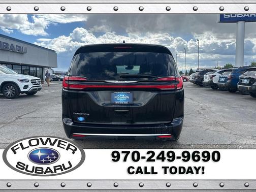 2022 Chrysler Pacifica Touring L