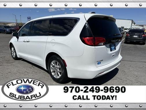 2022 Chrysler Voyager LX