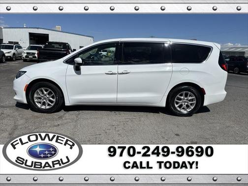 2022 Chrysler Voyager LX