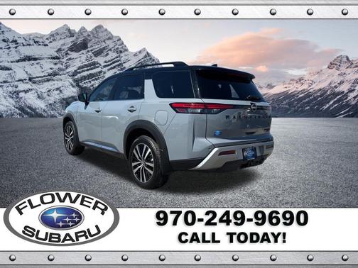 Solid Gray/Super Black 2025 Nissan Pathfinder Platinum