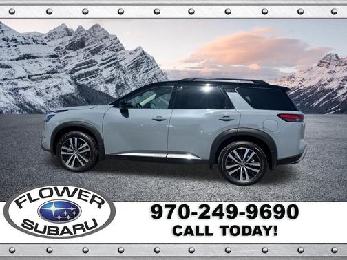 Solid Gray/Super Black 2025 Nissan Pathfinder Platinum