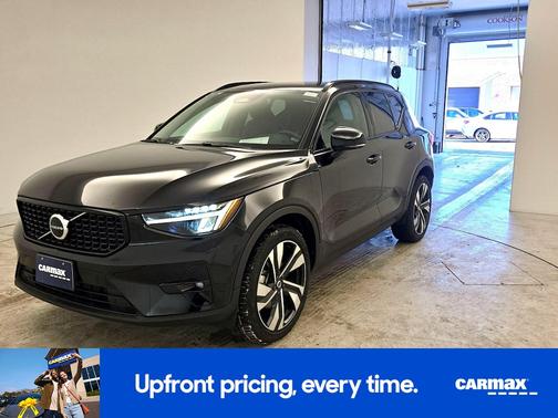 2023 Volvo XC40 B5 Plus Bright Theme