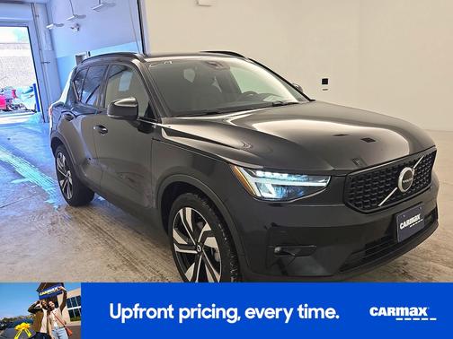 2023 Volvo XC40 B5 Plus Bright Theme