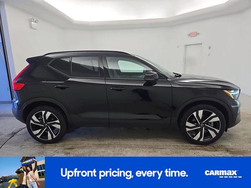 2023 Volvo XC40 B5 Plus Bright Theme