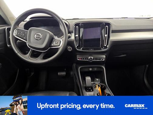 2022 Volvo XC40 T5 Momentum
