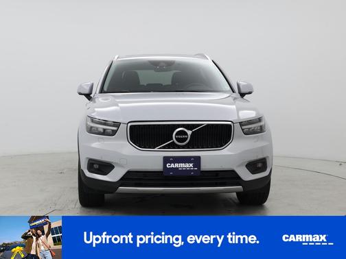 2022 Volvo XC40 T5 Momentum