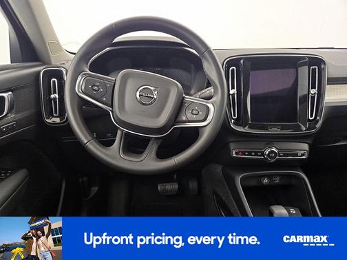 2022 Volvo XC40 T5 Momentum