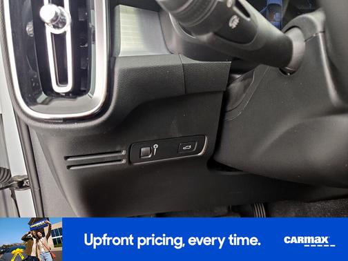 2022 Volvo XC40 T5 Momentum