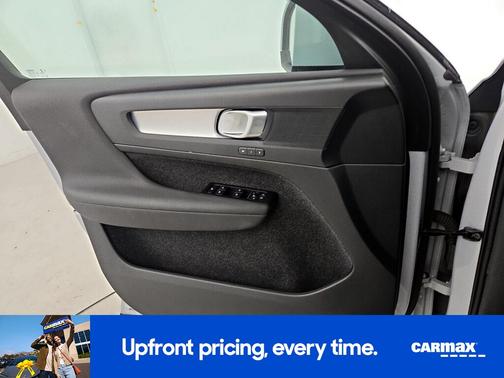 2022 Volvo XC40 T5 Momentum