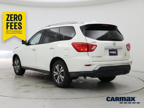 White 2019 Nissan Pathfinder Platinum