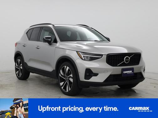 2023 Volvo XC40 B5 Plus Dark Theme