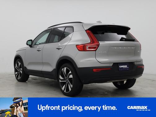 2023 Volvo XC40 B5 Plus Dark Theme