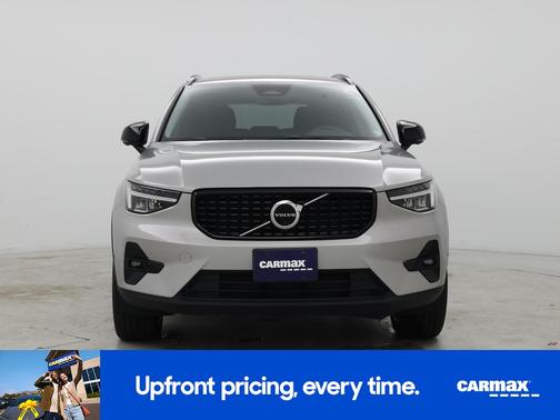 2023 Volvo XC40 B5 Plus Dark Theme