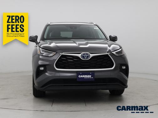Gray 2022 Toyota Highlander Hybrid XLE