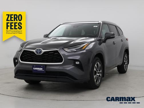 Gray 2022 Toyota Highlander Hybrid XLE