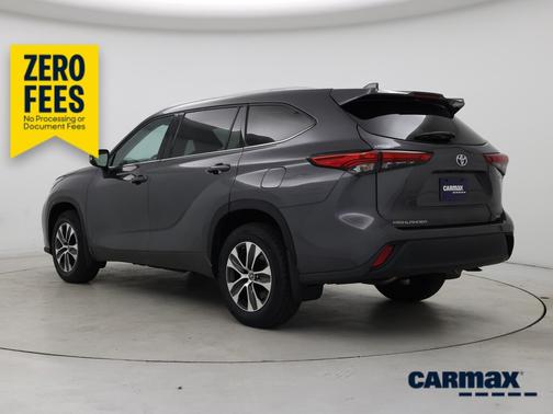 Gray 2022 Toyota Highlander Hybrid XLE