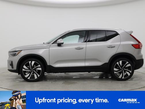 2023 Volvo XC40 B5 Plus Bright Theme
