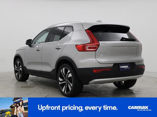 2023 Volvo XC40 B5 Plus Bright Theme