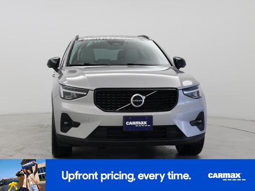 2023 Volvo XC40 B5 Plus Dark Theme
