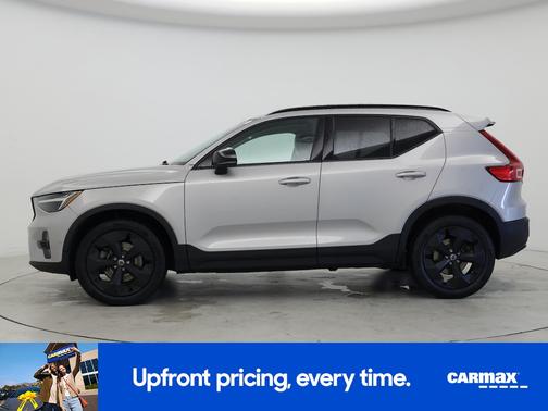 2023 Volvo XC40 B5 Plus Dark Theme
