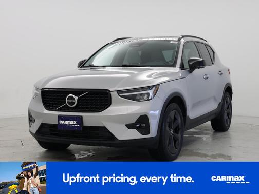 2023 Volvo XC40 B5 Plus Dark Theme