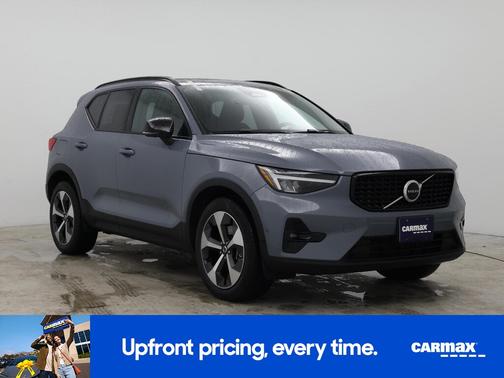 2023 Volvo XC40 B4 Ultimate Dark Theme