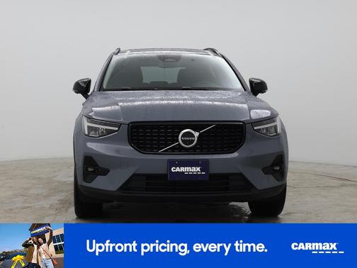 2023 Volvo XC40 B4 Ultimate Dark Theme