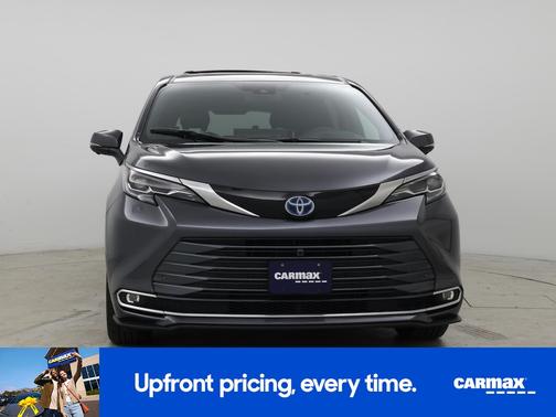 2025 Toyota Sienna Platinum