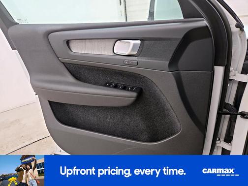 2023 Volvo XC40 B5 Plus Bright Theme