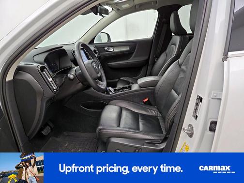 2023 Volvo XC40 B5 Plus Bright Theme