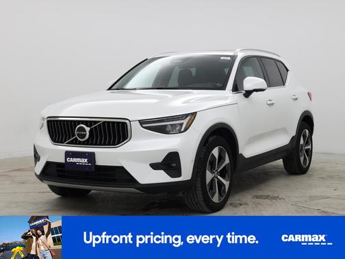 2023 Volvo XC40 B5 Plus Bright Theme