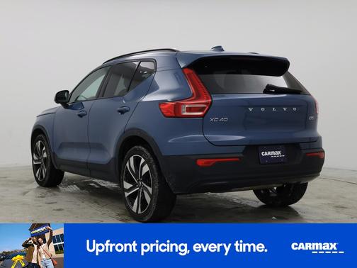 2023 Volvo XC40 B5 Plus Dark Theme