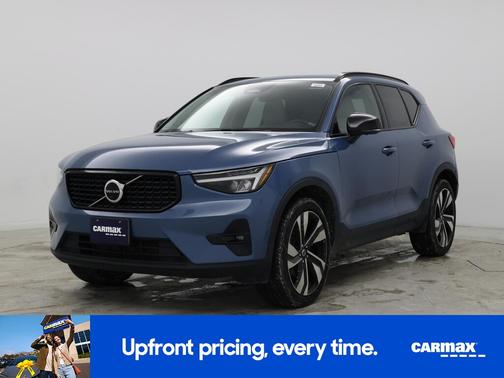 2023 Volvo XC40 B5 Plus Dark Theme