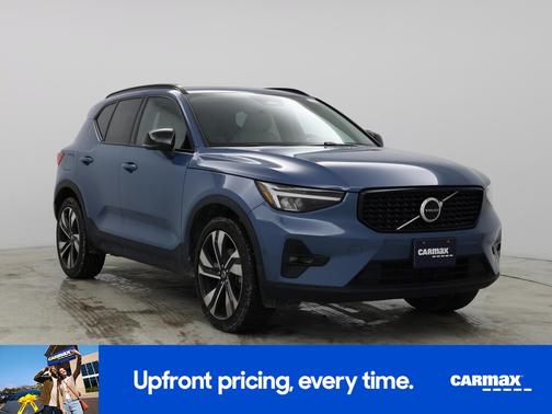 2023 Volvo XC40 B5 Plus Dark Theme