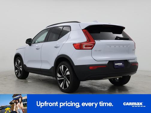 2024 Volvo XC40 B5 Plus Dark Theme