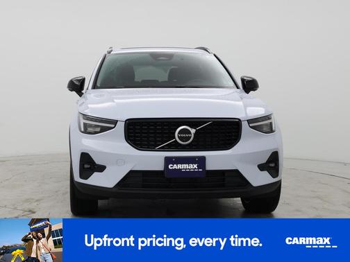 2024 Volvo XC40 B5 Plus Dark Theme
