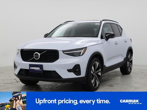 2024 Volvo XC40 B5 Plus Dark Theme